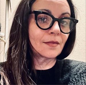 Meet your Posher, Flora